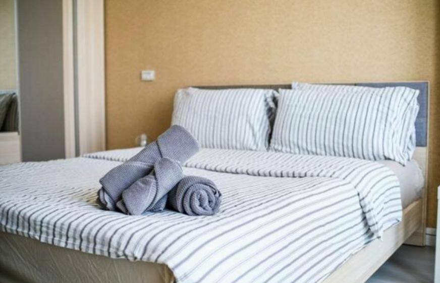a bed with towels and pillows on top of it at Zimmer In Luzern in Arni Alp