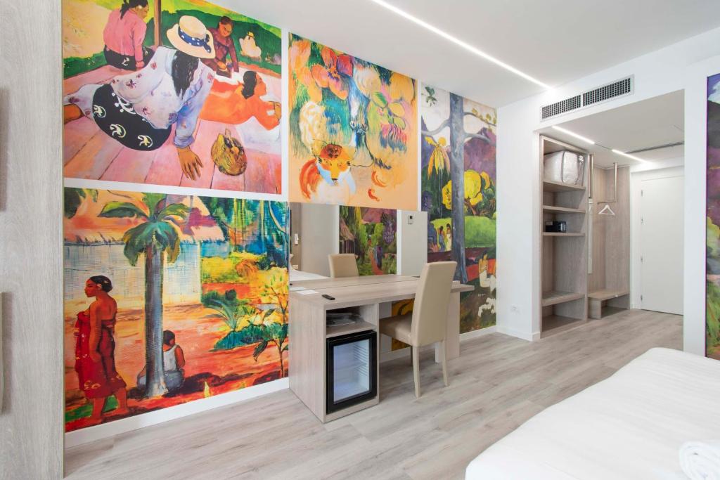 Max Motel - Art Gallery Room