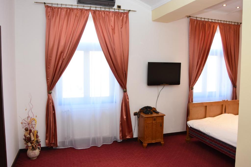 Postel nebo postele na pokoji v ubytování Guest House Vila Lujza