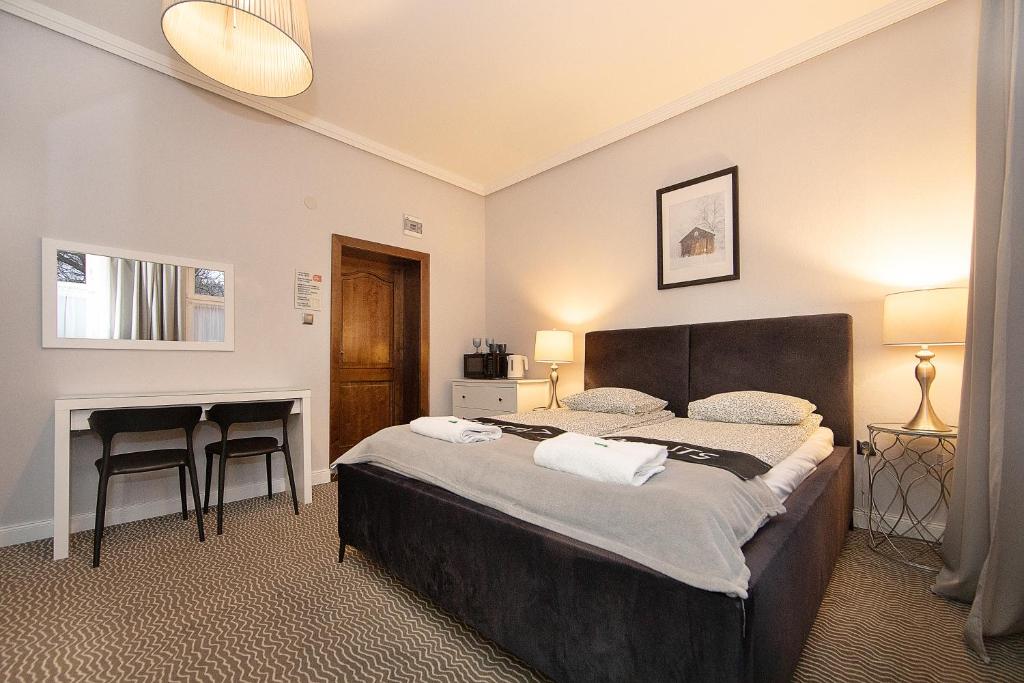 CIENISTA 7 APARTMENTS - Large Double Room