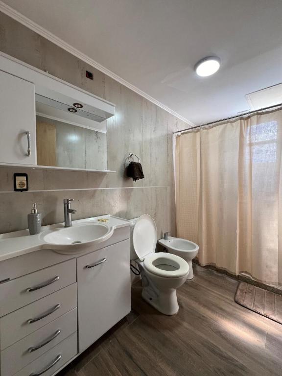 Casa de dos plantas, amueblada