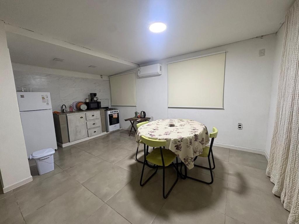 Casa de dos plantas, amueblada