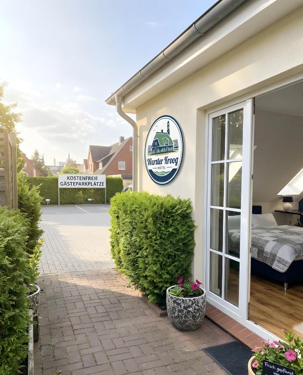 a building with a sign that reads watermark inn at Hotel Wurster Kroog in Bremerhaven