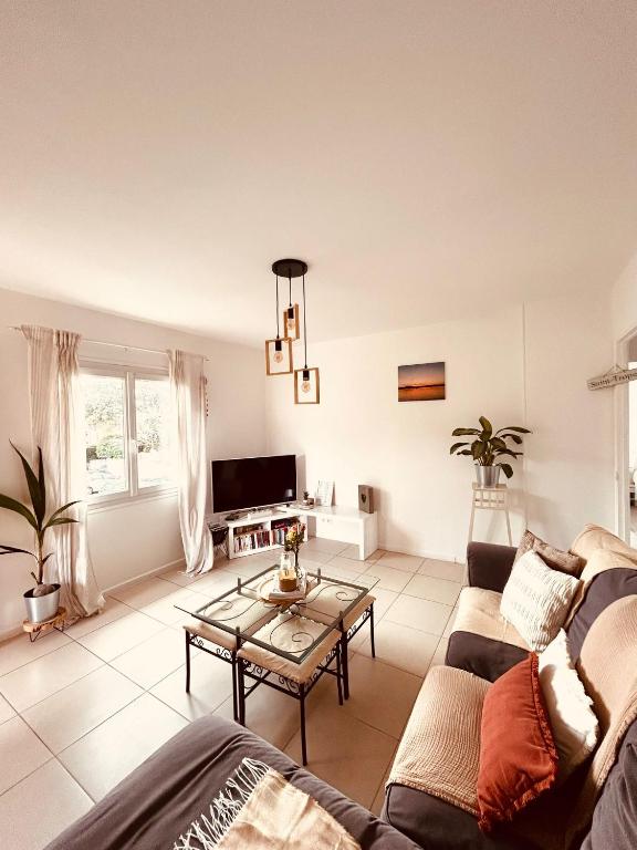 Grand appartement 3 chambres, 7 à 9 personnes, a 300M de la plage