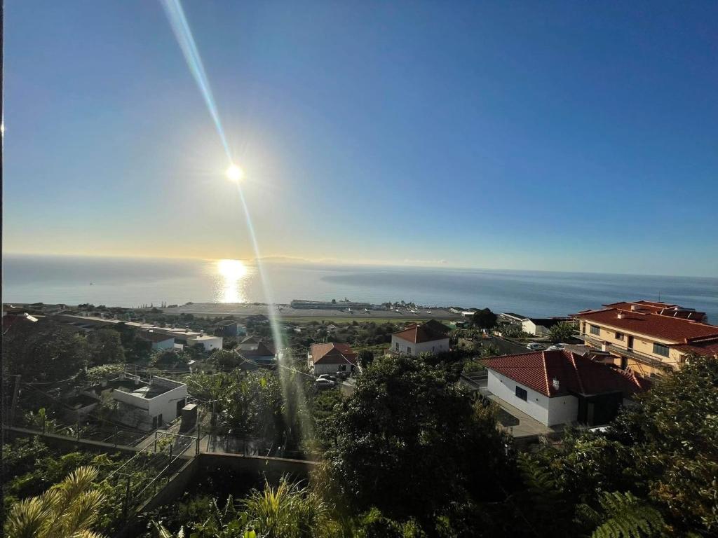 a view of a city with the sun in the sky at Casa Betania in Santa Cruz