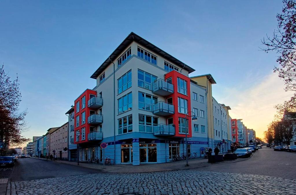 a building with red and blue windows on a street at Ferienwohnung Central in Rostock