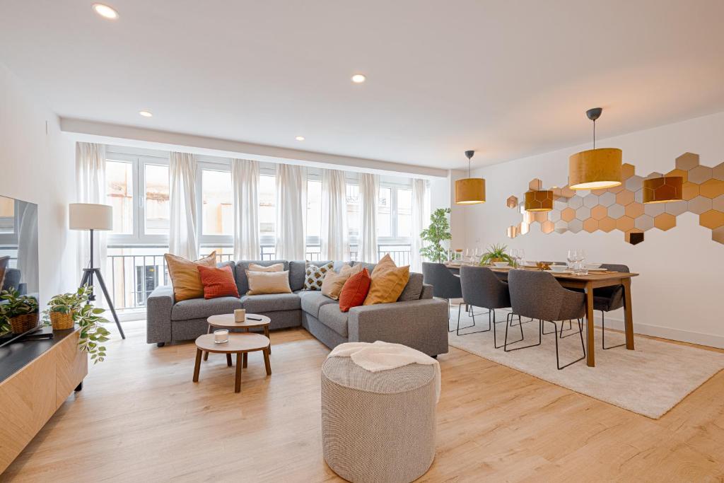 C26 Gorgeous 4 bdrm Apartament in Plaza Uncibay