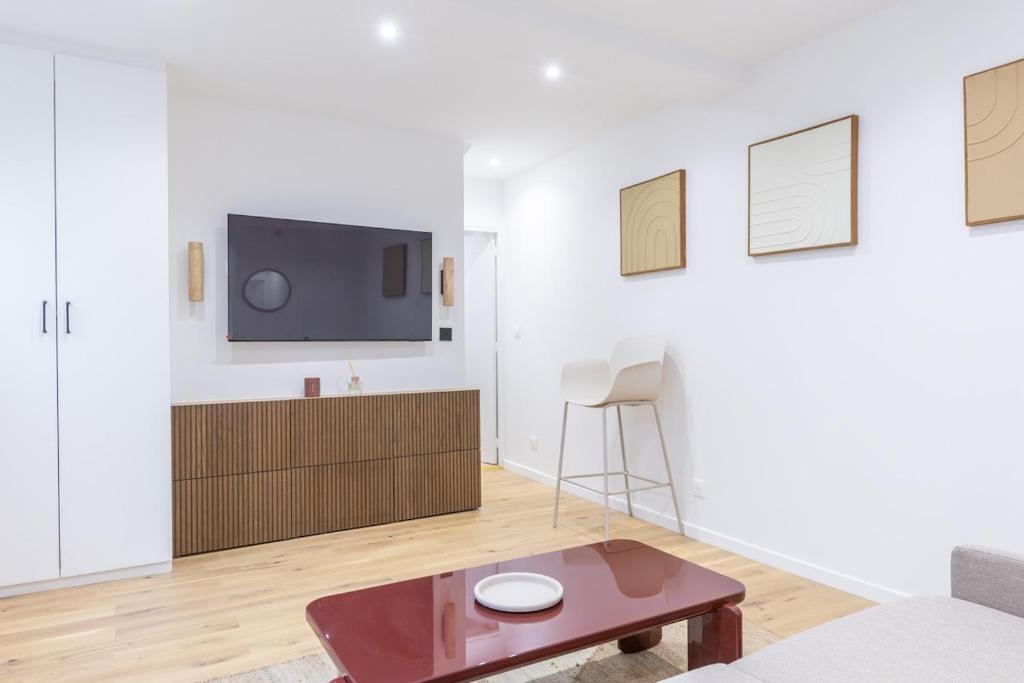 Stylish 4 stars Apartment near Montmartre & Metro
