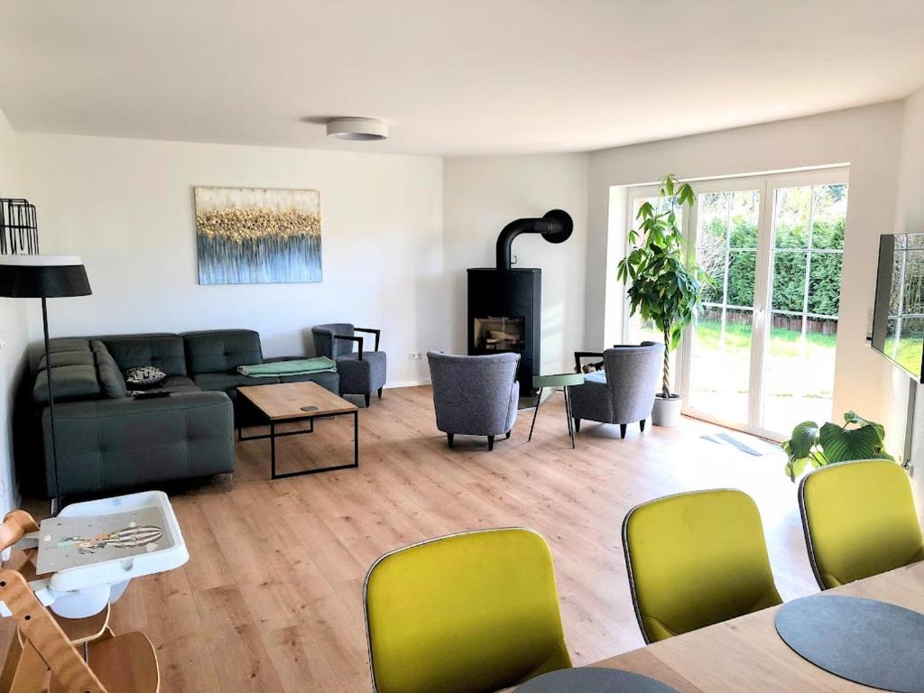 a living room with a couch and chairs at Ferienhaus Emilius in Butjadingen