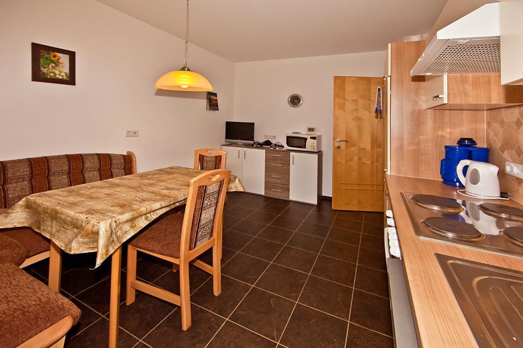 Kuchyň nebo kuchyňský kout v ubytování Apartment Oberbichl