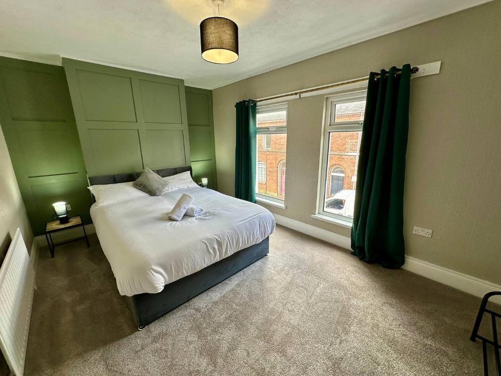 a bedroom with a large bed and a window at 2br Ormeau central in Belfast