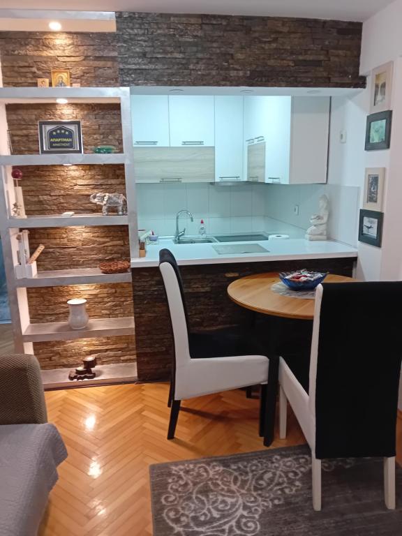 a kitchen with a table and chairs and a sink at Dimitra Stan na dan in Šabac