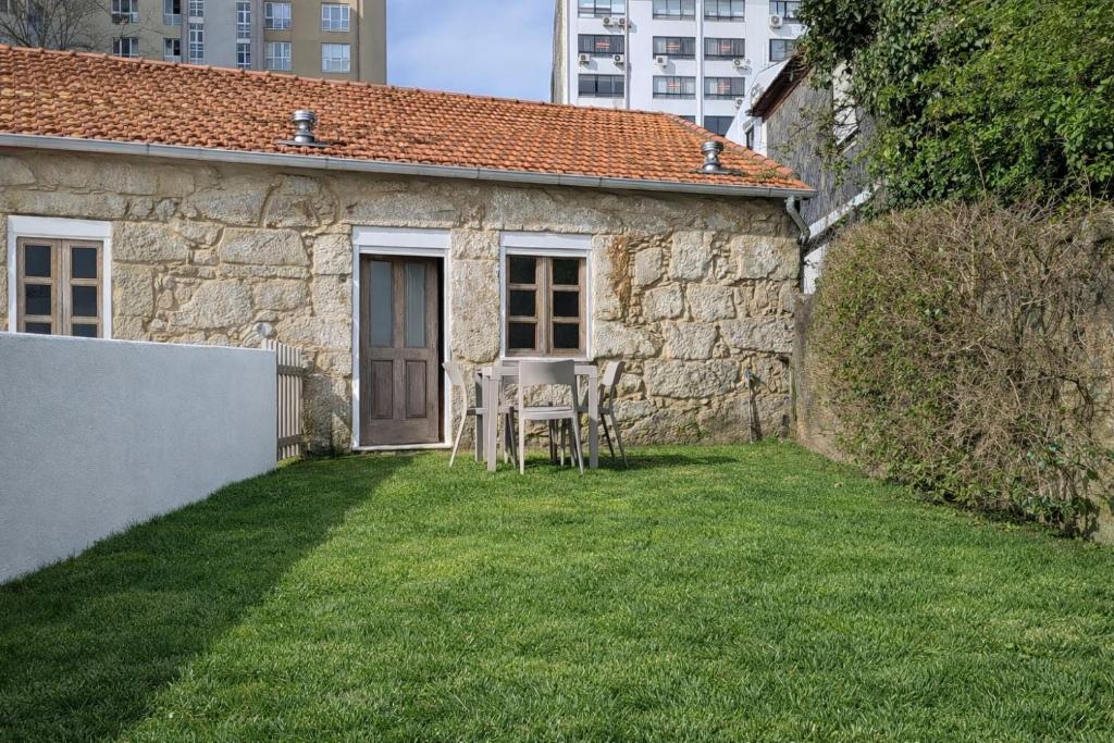 417 Garden !2 min to Metro ! 15min Walk to Porto