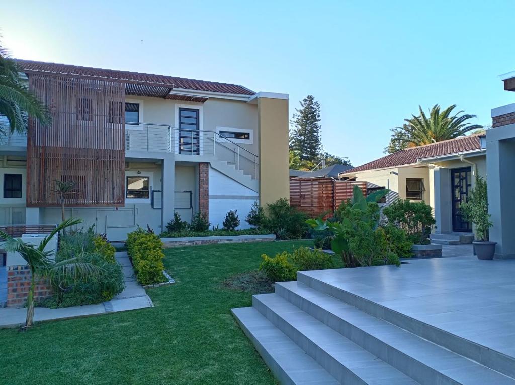 a backyard of a house with concrete steps at De Guest Suites in Eversdal