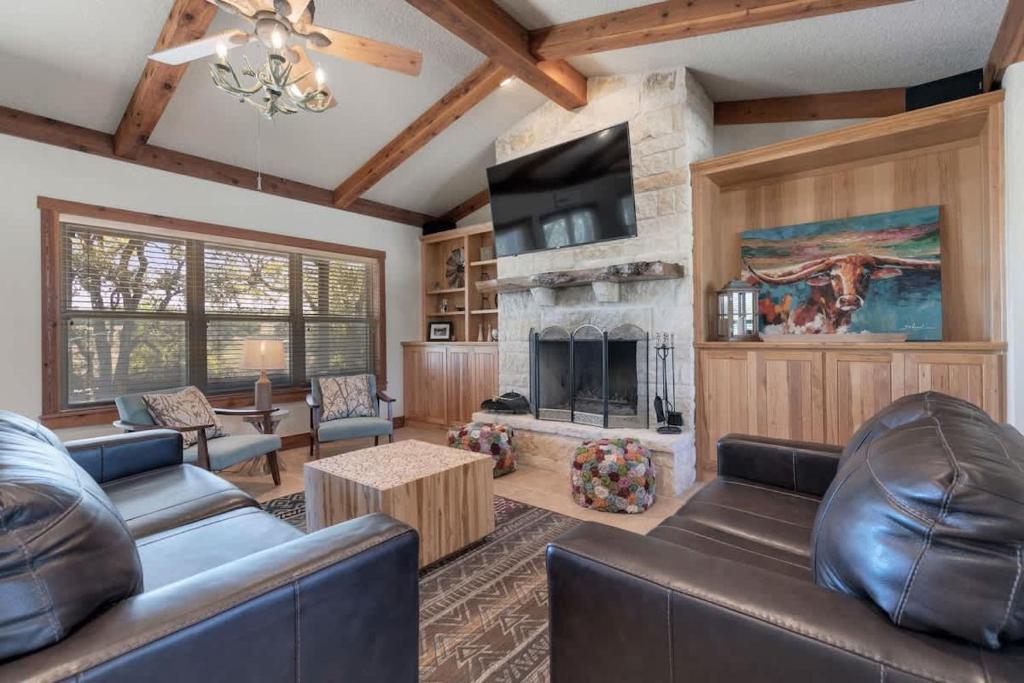 Morris Ranch Texas Ranch Retreat Creek View - Pool Table and Fire Pit, Morris Ranch ...