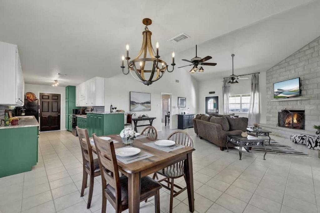a kitchen and living room with a table and chairs at Casa Blanca: Hot-tub, Fire Pit, Hill Country Views in Luckenbach
