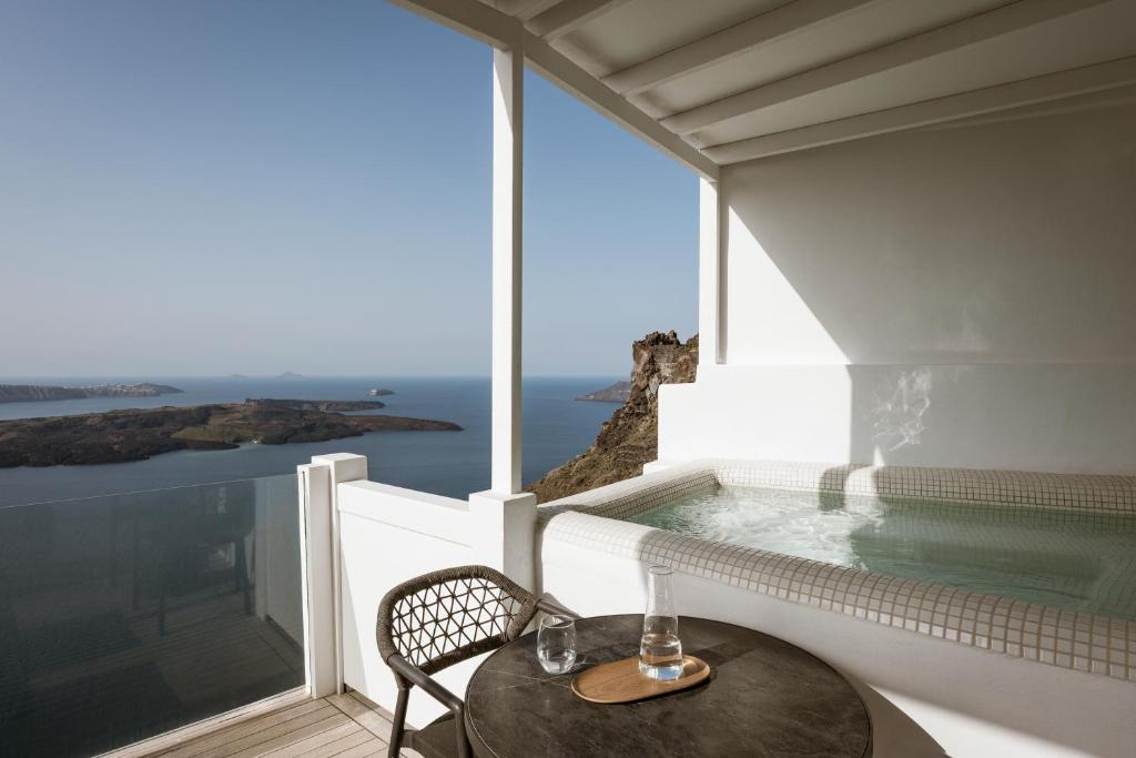 Aqua Luxury Suites by NOMÉE Hospitality Group photo