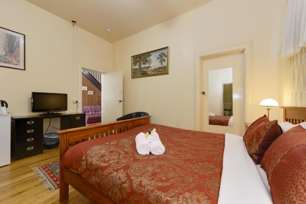 Photo from Edinburgh Gallery Bed & Breakfast in Hobart, Tasmania, Australia