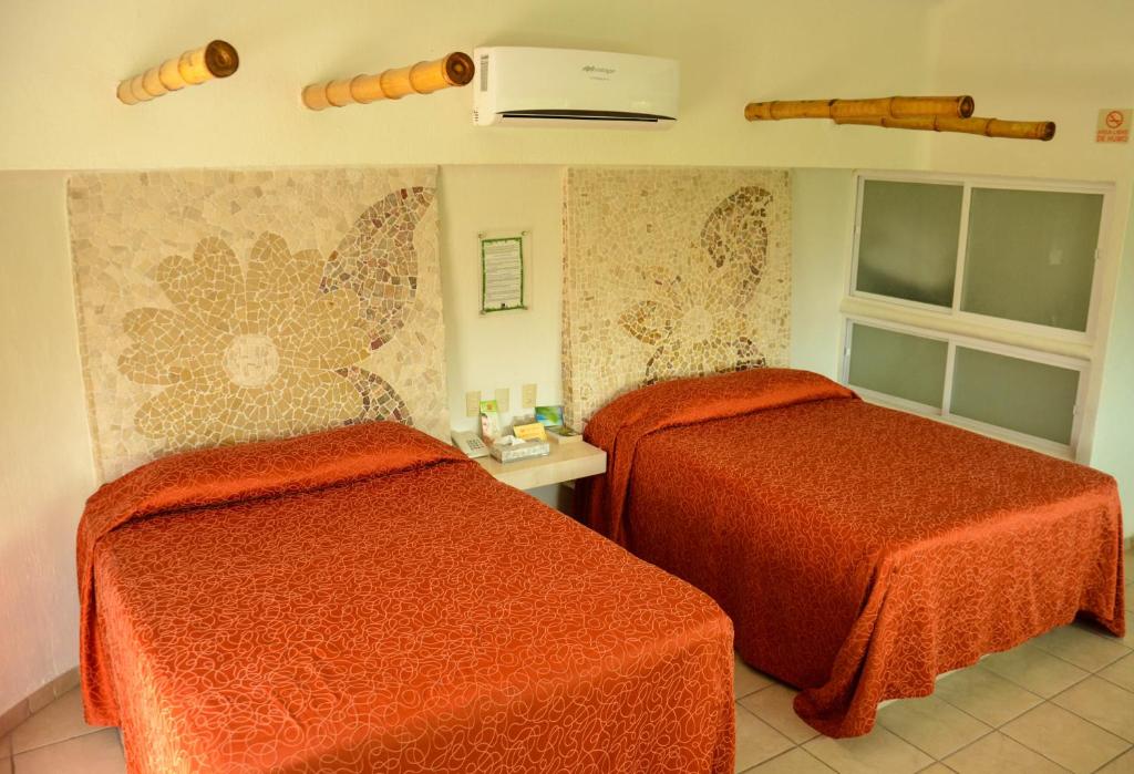 Postel nebo postele na pokoji v ubytování Bon Jesus Hotel