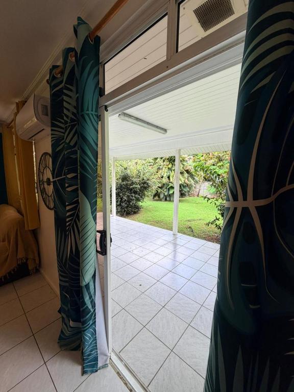 Plage privée - Vahine Ori Lodge - photo 6 - Raiatea, Polynésie