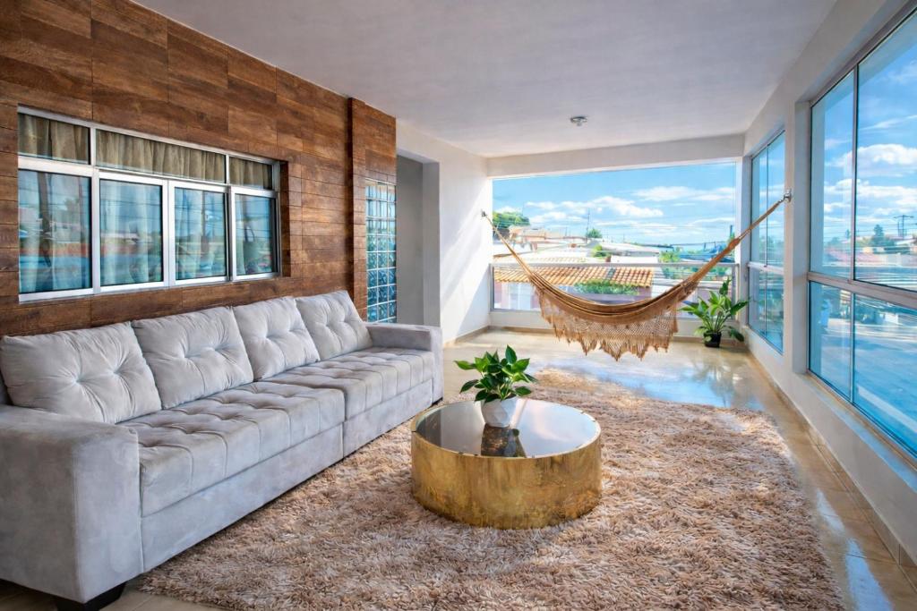 a living room with a couch and a table at Casa privada 3 quartos próx aos canyos in Piranhas