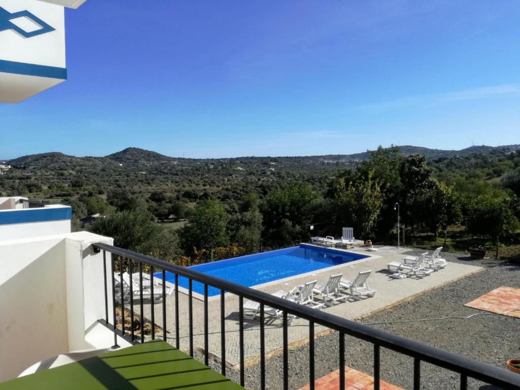 Bazén v ubytování Monte da Ribeira nebo v jeho okolí