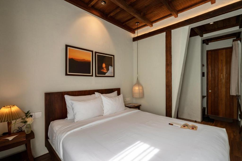 Phòng Deluxe Giường Đôi Có Ban Công