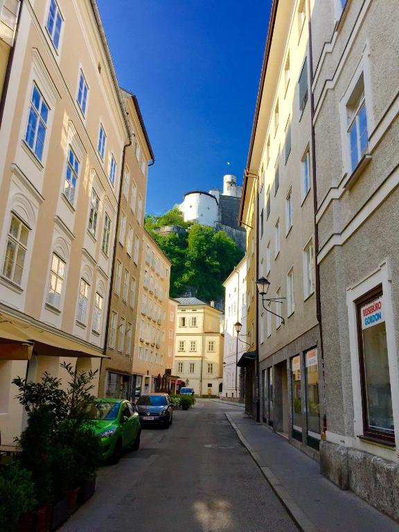 Guesthouse Mozart - Apartment House - 10