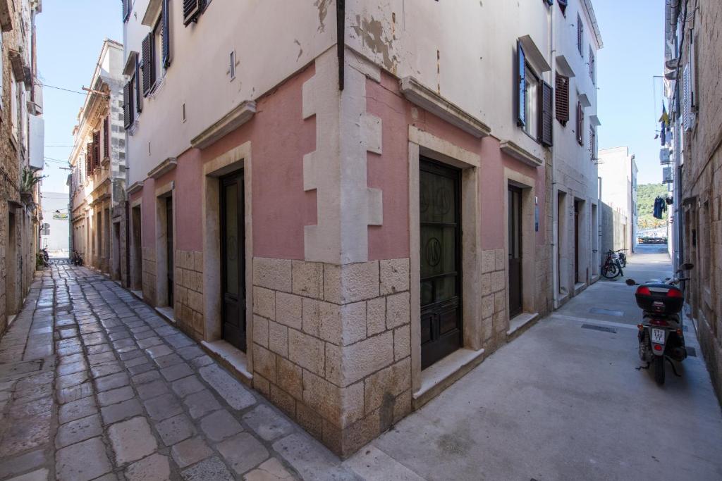 Photo de la galerie de l'établissement Apartments and Rooms Dis, à Vis