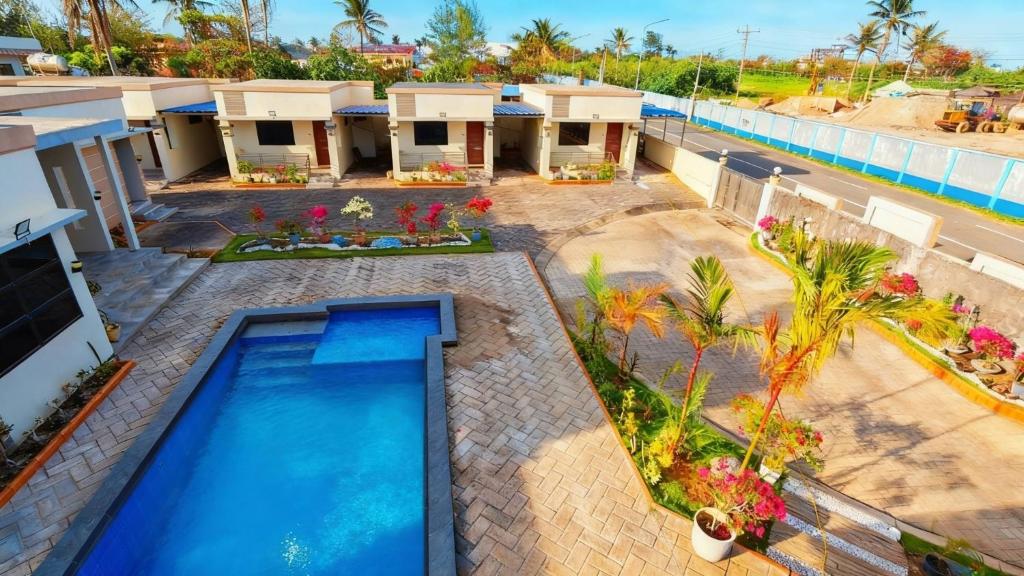 Swimmingpoolen hos eller tæt på Bagasbas Resort Hotel