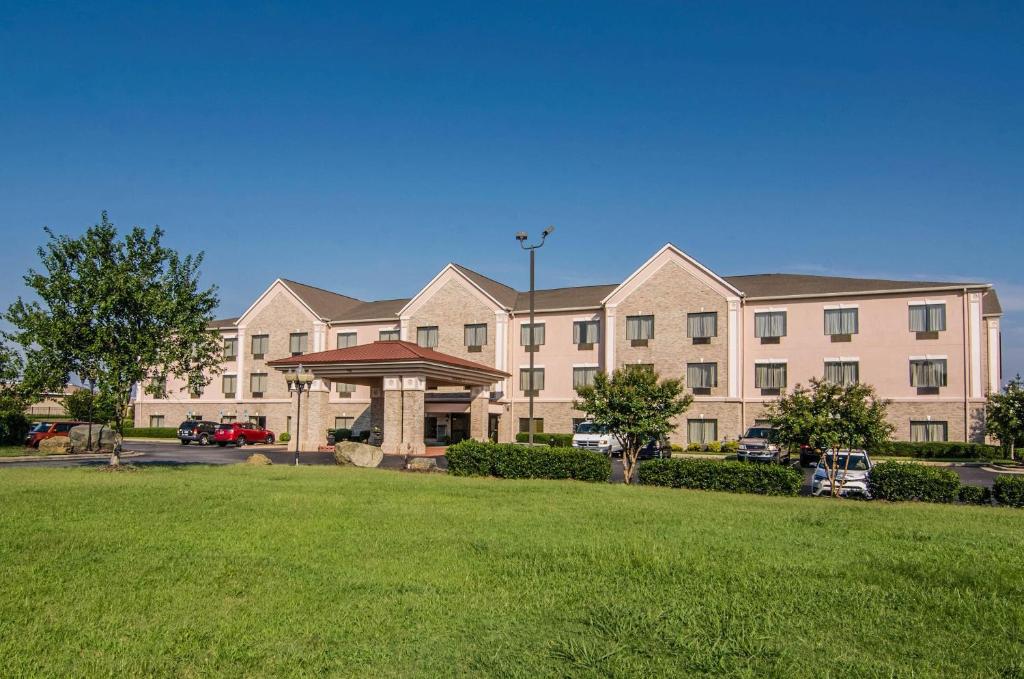 a large apartment building with a gazebo in a park at Quality Suites Graham - Burlington South in Graham