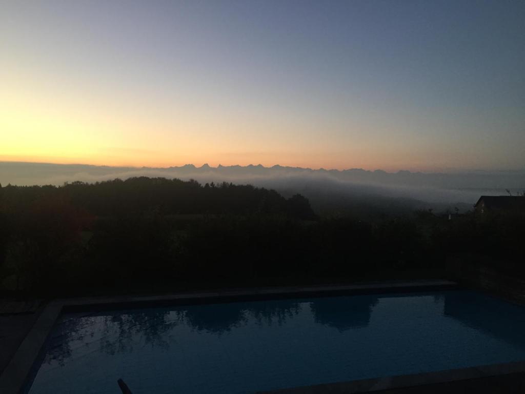 Bazén v ubytování B&B Pension Marina nebo v jeho okolí