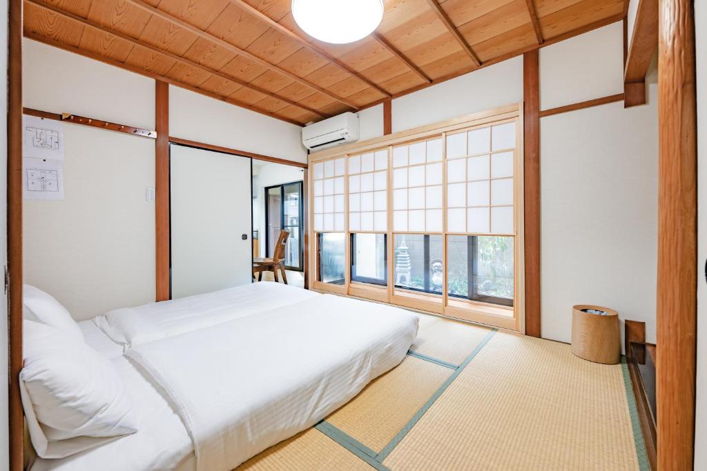 Traditional and spacious Machiya in serene North Kyoto, steps to Kamo River 喜舎 鴨川