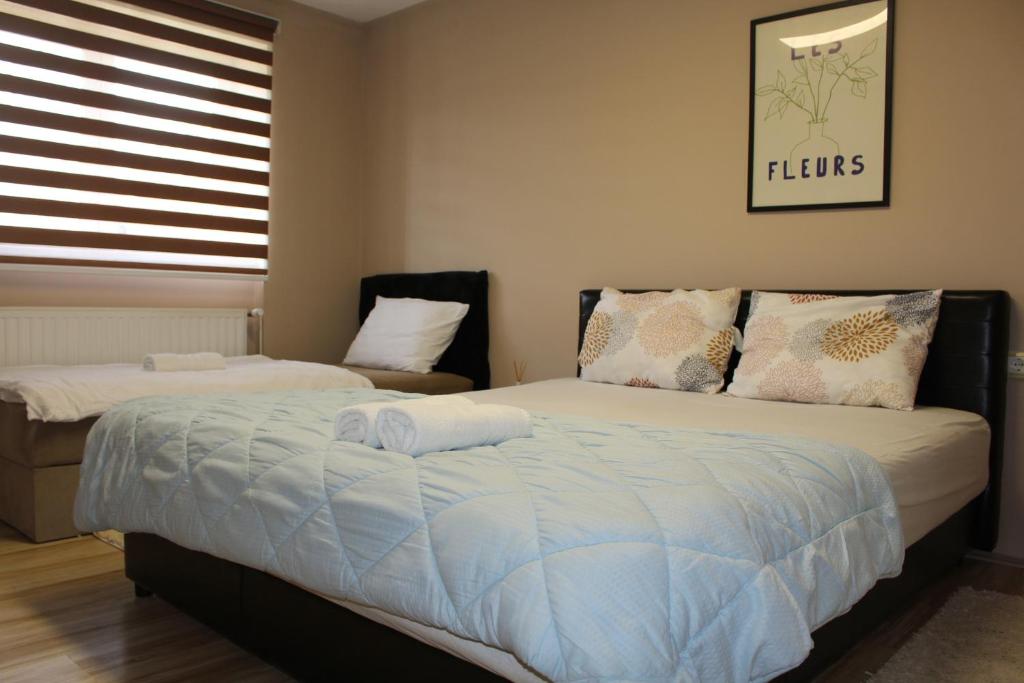 a bedroom with two beds and a window at Picante apartment in Srbobran