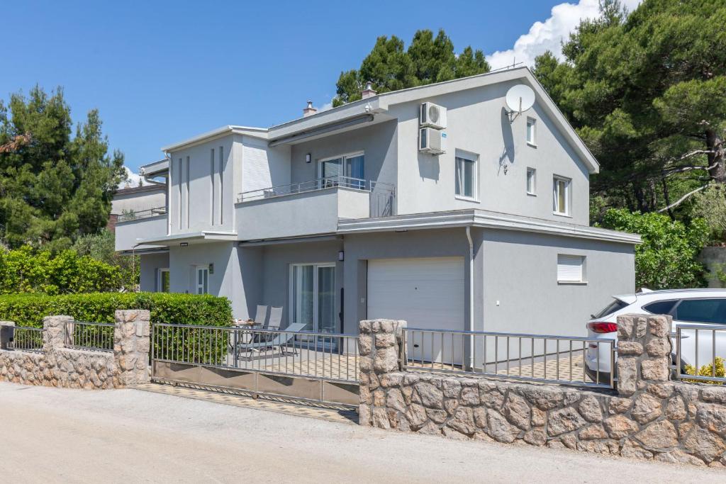 Sea & Stone Apartment No 1 in Starigrad