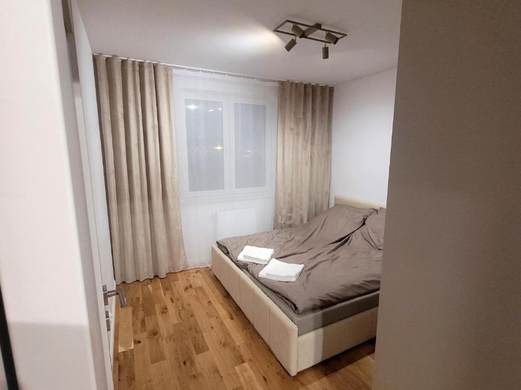 a small bedroom with a bed and a window at Apartament Lubawka in Lubawa
