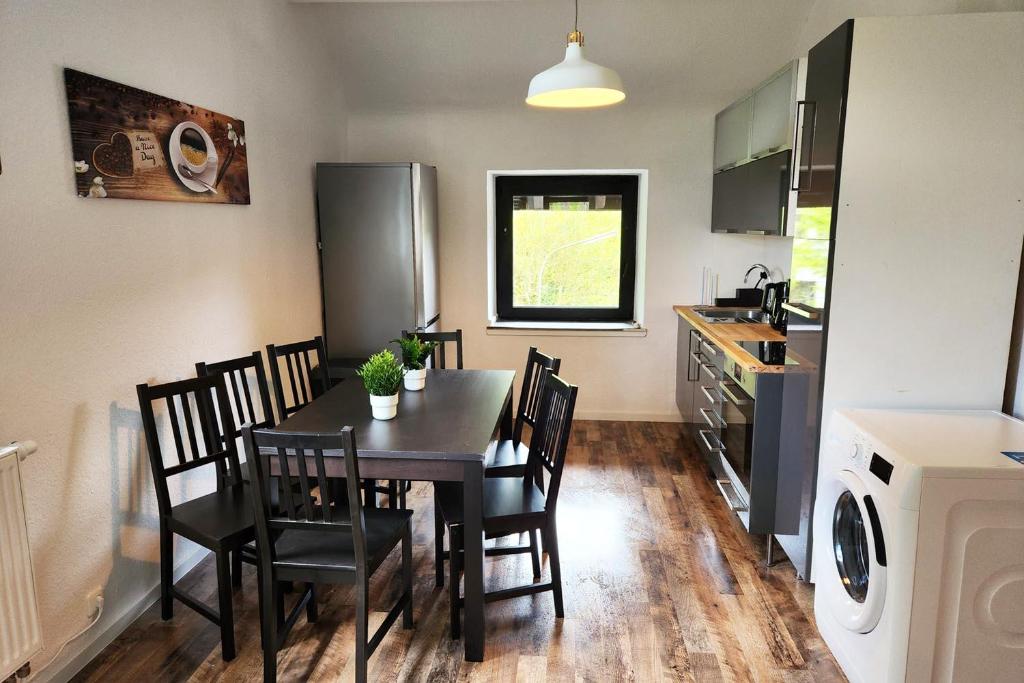a kitchen with a table and chairs in a kitchen at ST10-12 Monteurwohnung in Stolberg in Binsfeldhammer