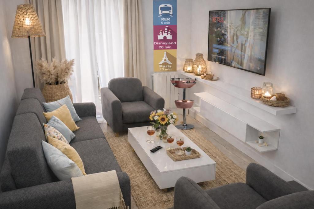 a living room with two couches and a table at D&E - PARIS-DISNEY - HOLIDAYS APARTMENT - APPARTEMENT DE VACANCES - 5 CHAMBRES- 5 SDB - 5 BEDROOMS - 5 BATHROOMS - Netflix in Champs-sur-Marne