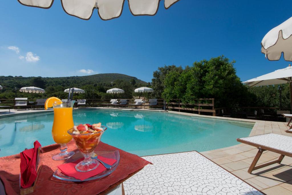 Bazén v ubytování SarAnd Relais-Adults Only nebo v jeho okolí