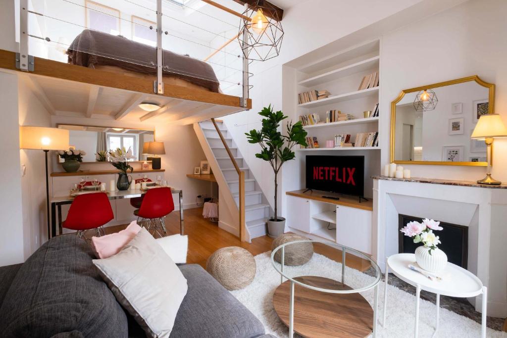 Top Floor Parisian Gem Views & Balcony
