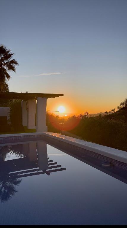 a view of the sunset from a swimming pool at Cortijo de las Piedras in Lubrín