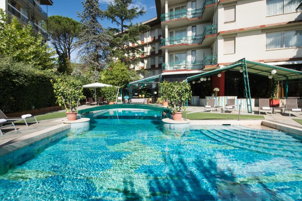 Bazén v ubytování Grand Hotel Panoramic nebo v jeho okolí