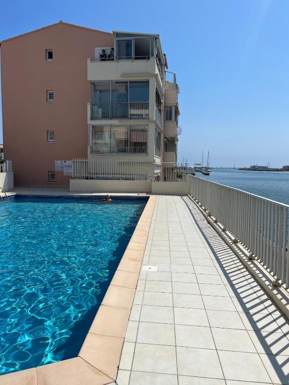 Superbe Duplex climatisé, wifi, terrasse, piscine
