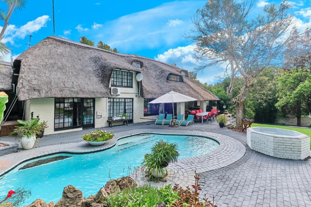 an old house with a pool in front of it at Jewel On Juweel in Four Ways