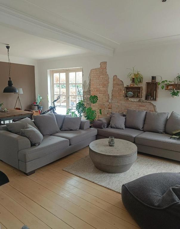 a living room with two couches and a coffee table at Skøn rolig villa in Dianalund