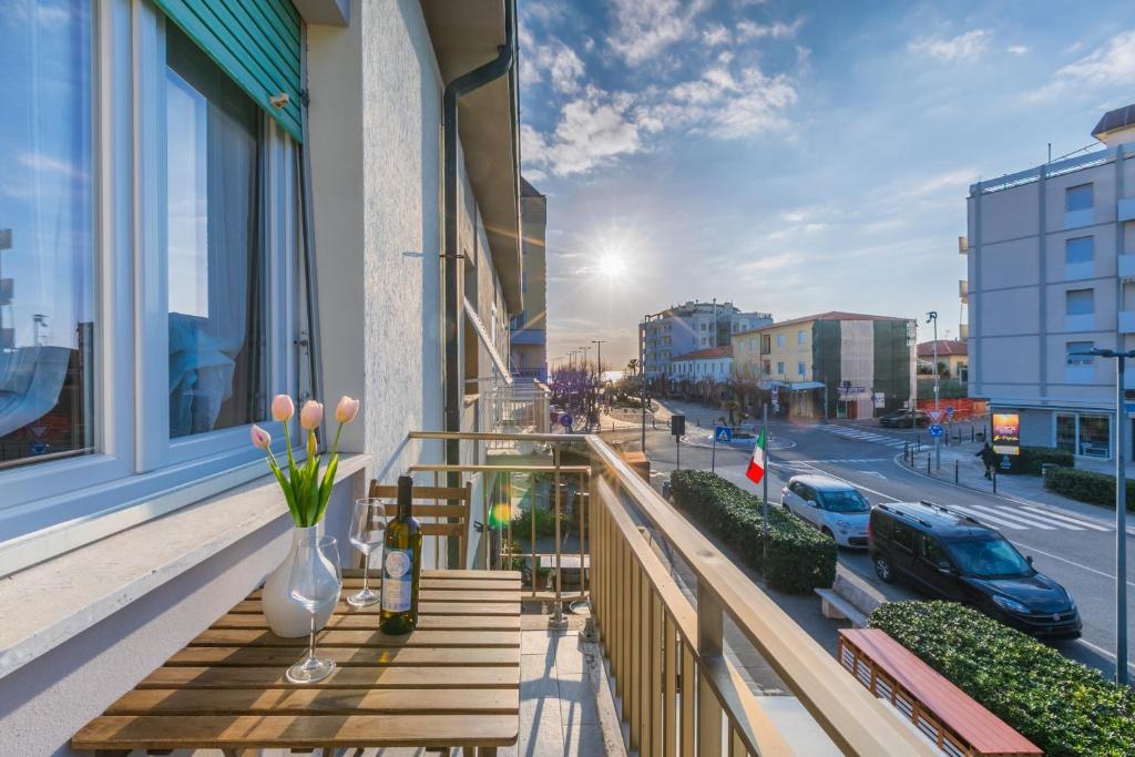 a balcony with a view of a city street at Lido del Bardo in Marina di Cecina