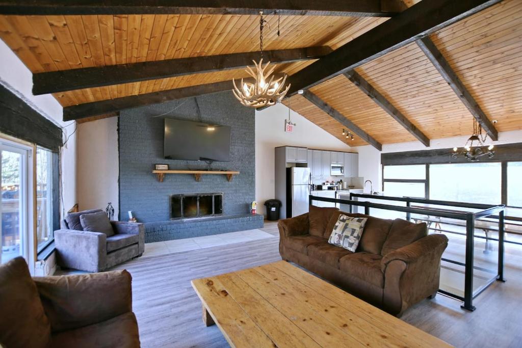 a living room with a couch and a fireplace at chalet in blue mountain in Blue Mountains