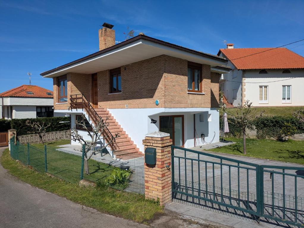 a house with a fence in front of it at Casa vacacional La Terrona in Trasvia