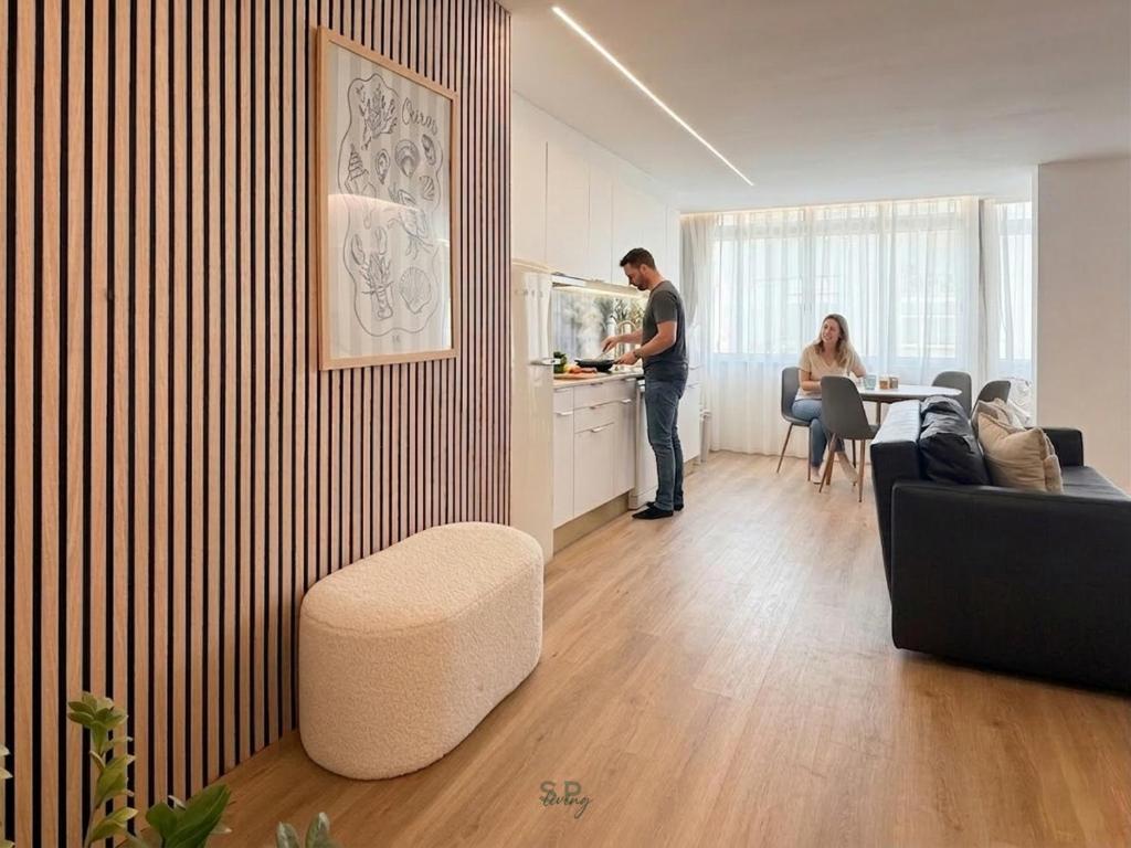a man and a woman standing in a living room at Oeiras living and work in Oeiras