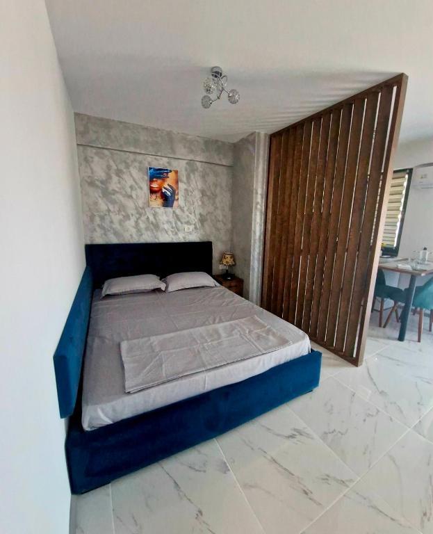 a bedroom with a large bed with a wooden door at Raul Studio in Saturn